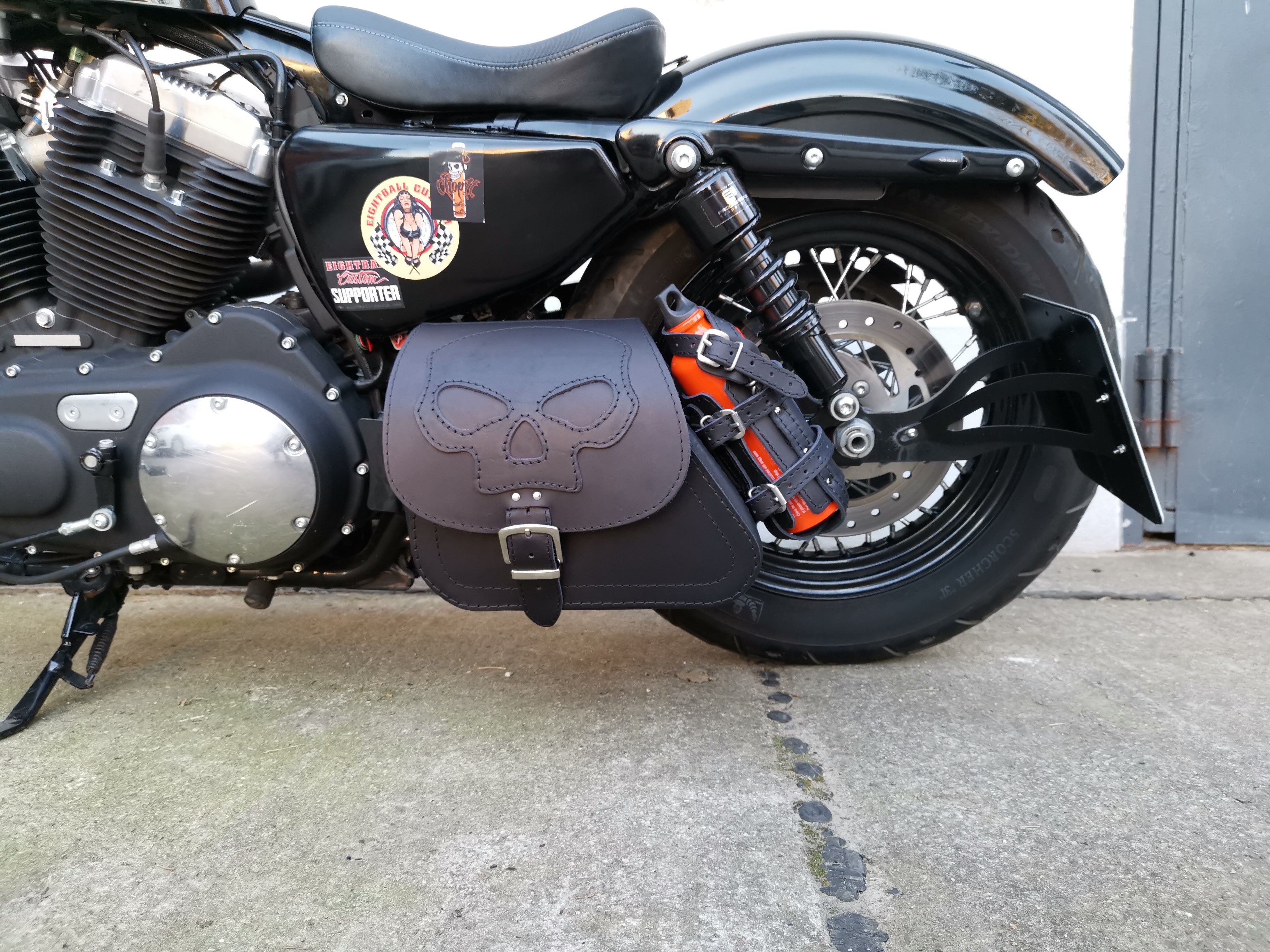 ORLETANOS Benzinflasche Aluminium 800ml Orange Skull kompatibel mit Harley  Davidson Schwingentaschen Seitentasche Satteltaschen Sportster Softail